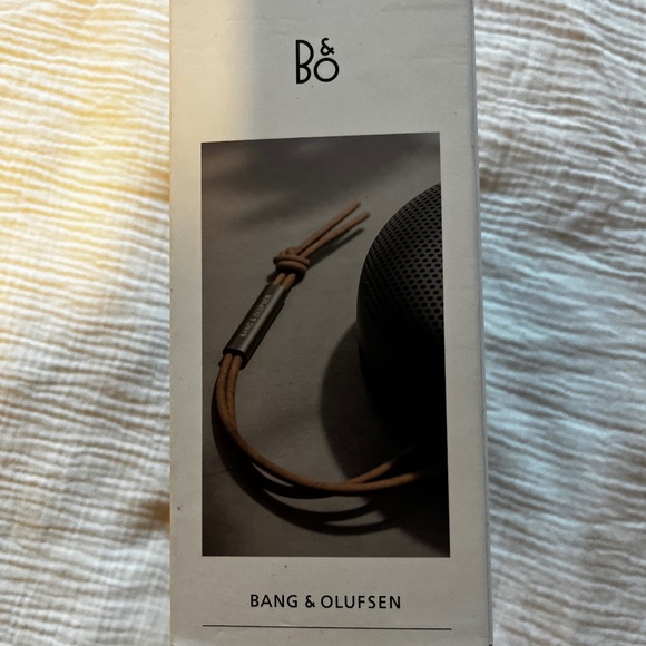 Bang & Olufsen Beoplay A1 Portable Bluetooth Speaker - Picture 4 of 5